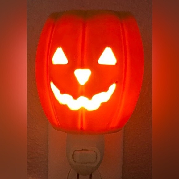 Scentsy Jack O' Lantern Mini Wall Wax Warmer Halloween Pumpkin Retired 2010 - Picture 2 of 8